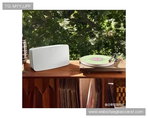 便携性极佳的PA视讯手机带来极致便捷的视听享受，让你随时随地畅享高清直播盛宴